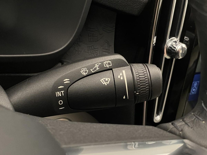 Volvo XC40 D3 MOMENTUM AUT REZERVACE 2.0 d Momentum