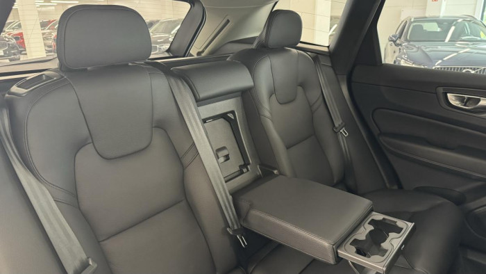 Volvo XC60 B4 PLUS DARK AUT REZERVACE 2.0 Plus