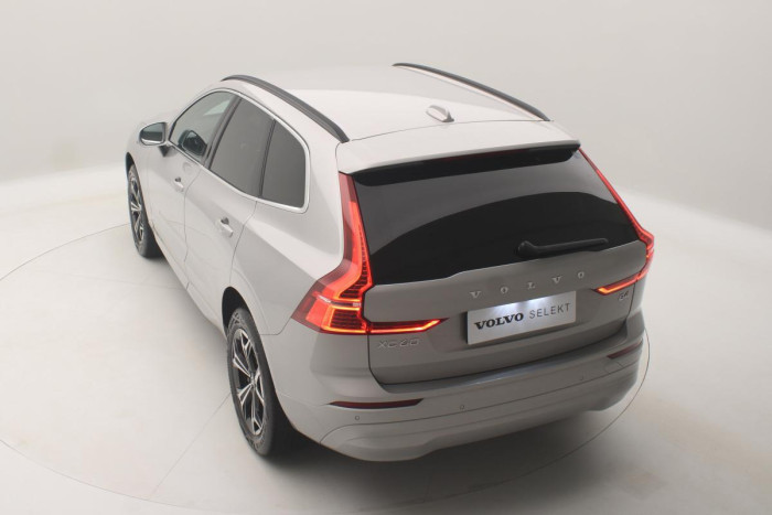 Volvo XC60 B4 MOMENTUM PRO REZERVACE 2.0 Momentum
