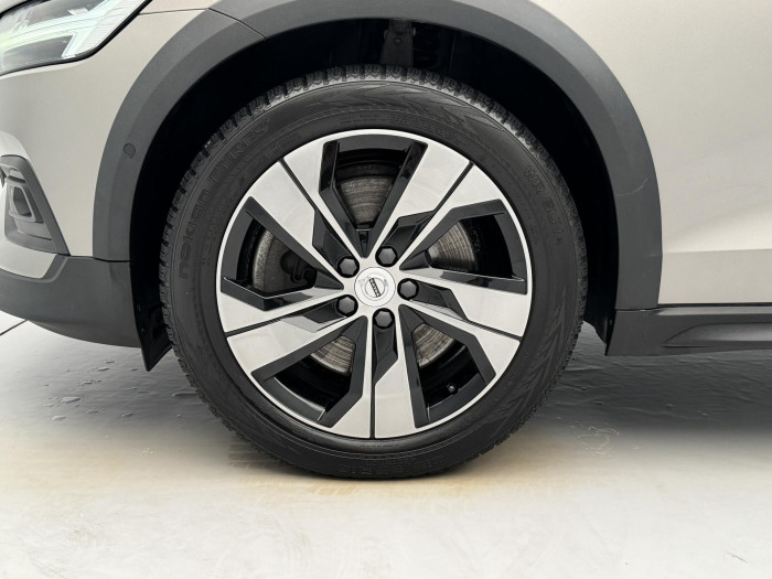 Volvo V60 CC B5 AWD PRO AUT CZ REZERVACE 2.0 CC CC