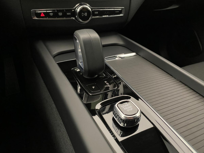 Volvo XC60 B4 MOMENTUM PRO REZERVACE 2.0 Momentum