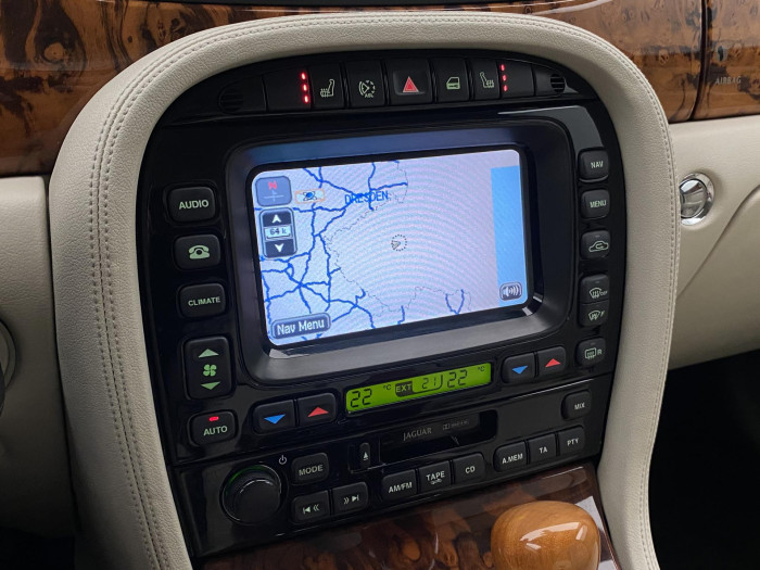 Jaguar XJ 4.2 V8 L EXECUTIVE AUT 1.maj 4.2 V8 Executive