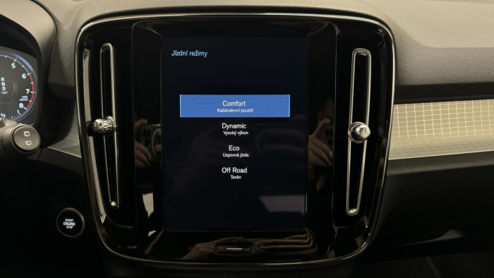 Volvo XC40 T2 MOMENTUM ADVANCED REZERVACE 1.5 Momentum