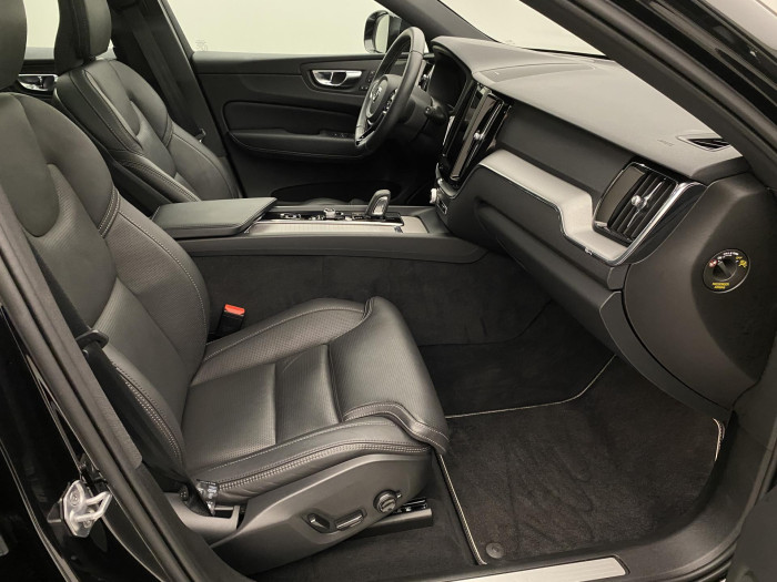 Volvo XC60 B5 AWD R-DESIGN AUT
