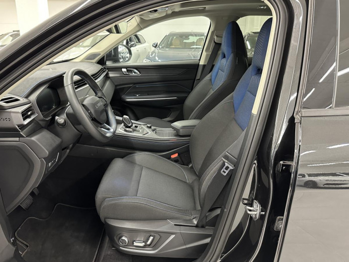 Lynk & Co 01 PHEV DCT AUT 1.maj. REZERVACE