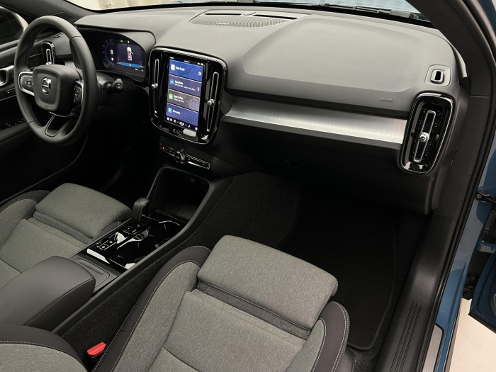 Volvo XC40 B3 PLUS DARK AUT CZ 1.maj.