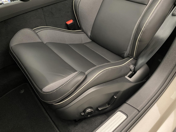 Volvo V60 B4 AUT DARK PLUS