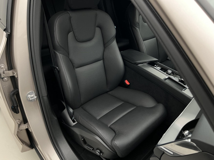 Volvo XC60 B4 AWD PLUS DARK AUT 1.maj.