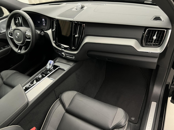 Volvo XC60 B5 AWD ULTRA BLACK EDITION AUT 2.0 Edition