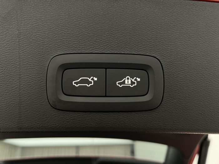 Volvo XC40 B3 ULTRA DARK AUT CZ 1.maj.