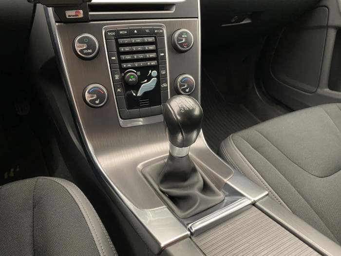 Volvo V60 D5 MOMENTUM 2.4 d Momentum