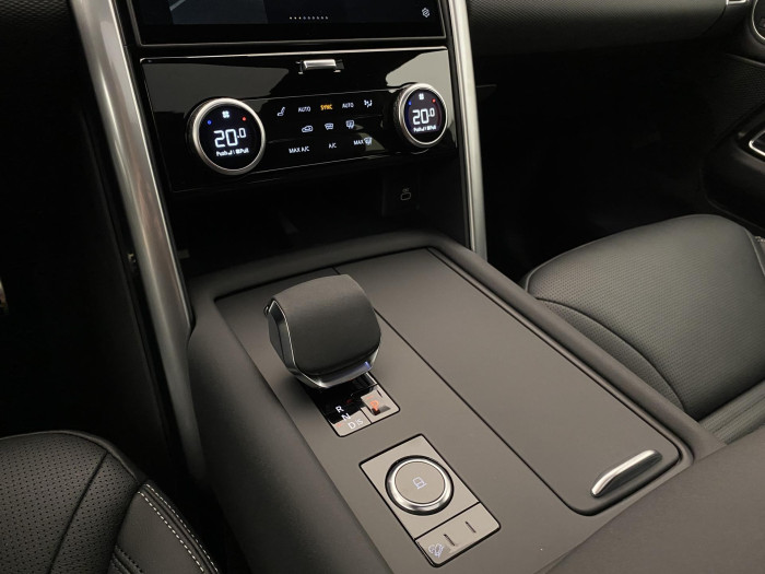 Land Rover Discovery D250 Dynamic SE REZERVACE 3.0 d Dynamic SE