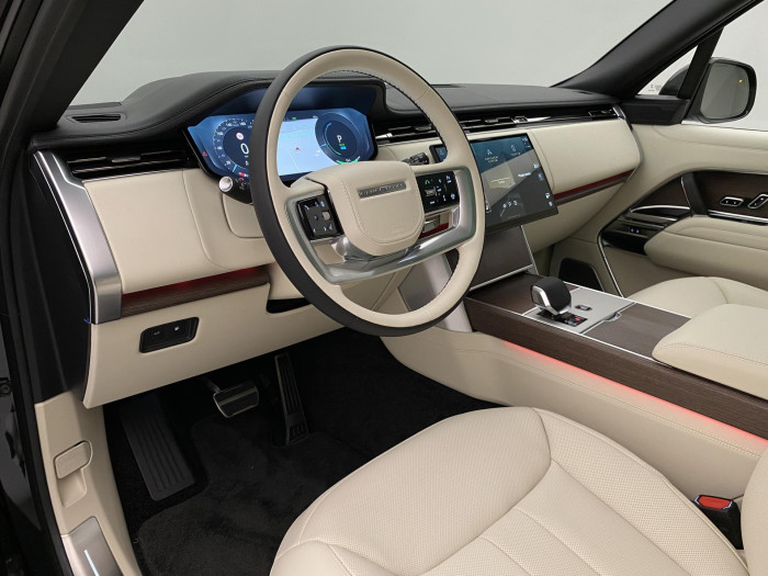 Land Rover Range Rover P550e AUTOBIOGRAPHY SWB