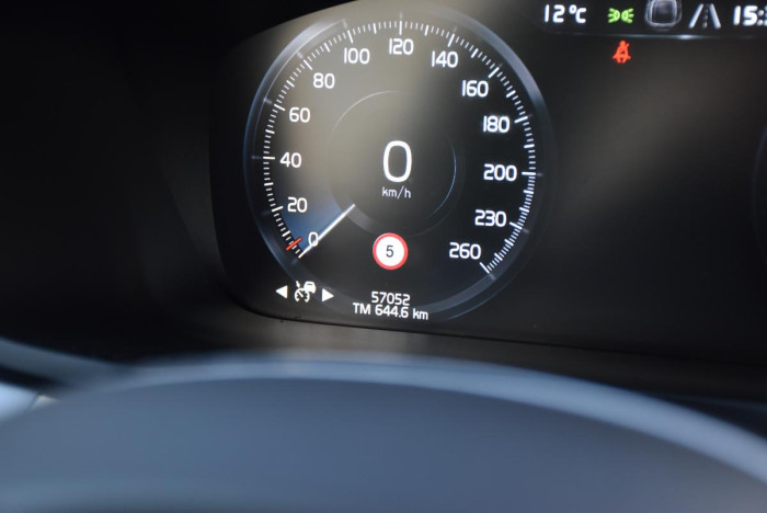 Volvo V60 B4 MOMENTUM ADV. REZERVACE 2.0 Momentum