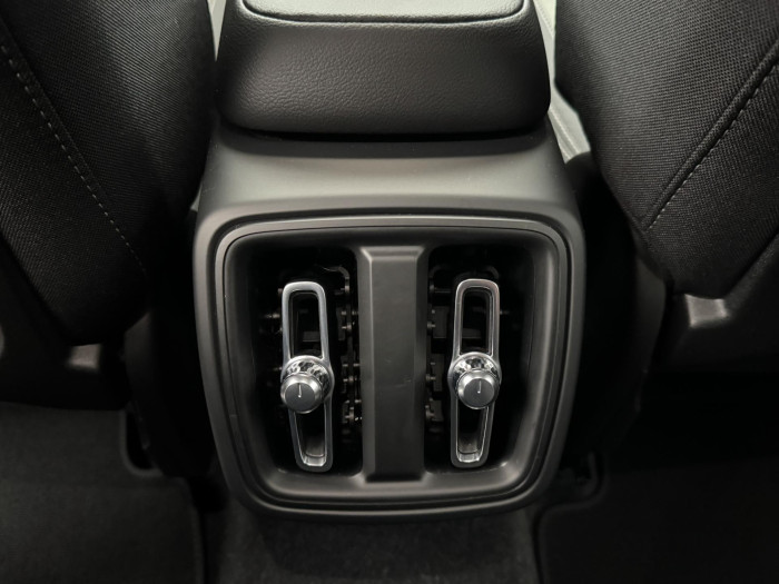 Volvo XC40 B4 PLUS DARK AUT 1. maj