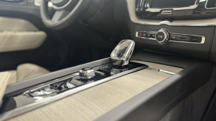 Volvo XC60 B5 AWD INSCRIPTION REZERVACE