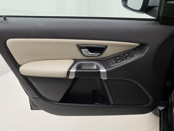 Volvo XC90 2.4 D5 AWD SUMMUM AUT 7 míst 2.4 d Summum