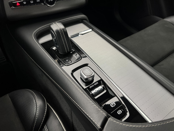 Volvo XC90 B5 AWD R-DESIGN AUT CZ