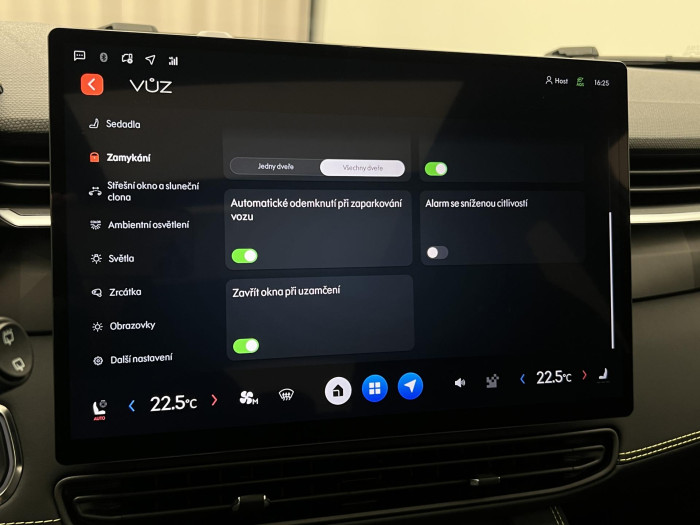 Lynk & Co 01 MORE PHEV