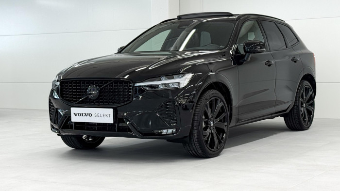 Volvo XC60 B5 AWD ULTIMATE REZERVACE