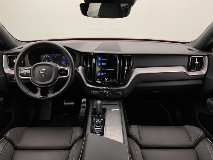 Volvo XC60 B4 AWD R-DESIGN AUT REZERVACE