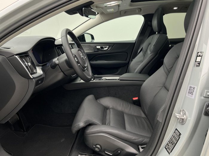 Volvo V60 B4 PLUS DARK AUT 1.maj.