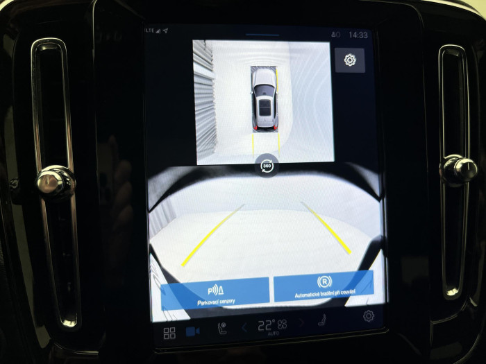 Volvo XC40 B3 PLUS DARK AUT CZ 1.maj.