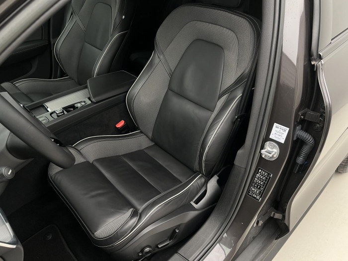 Volvo V60 CC B4 AWD PLUS AUT 1.maj.