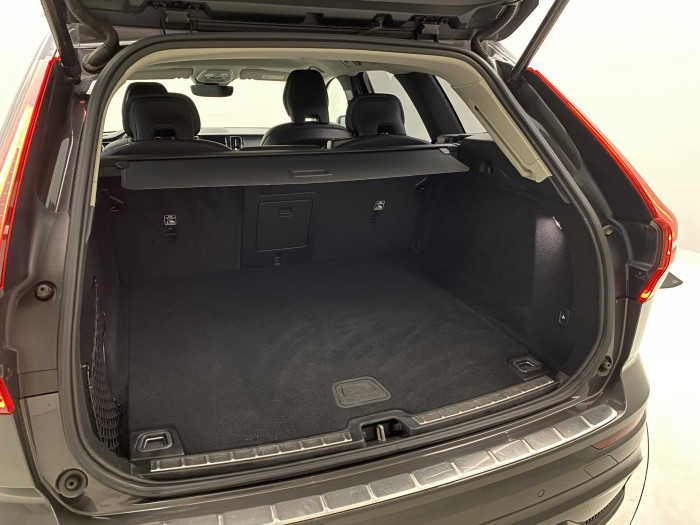 Volvo XC60 B4 AWD PLUS DARK AUT 1.maj