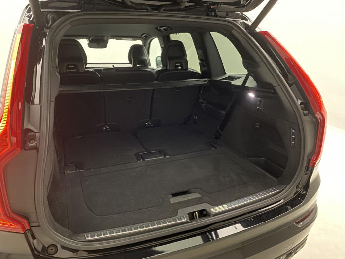 Volvo XC90 T6 AWD R-DESIGN REZERVACE