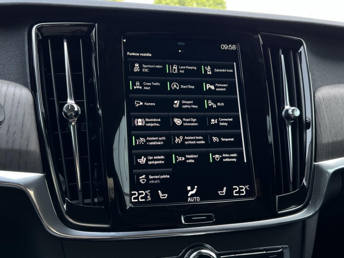 Volvo V90 CROSS COUNTRY B4 AWD Aut 1.maj