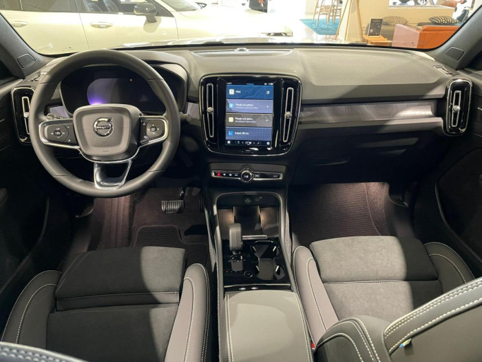 Volvo C40 PURE ELECTRIC RECHARGE AUT AWD