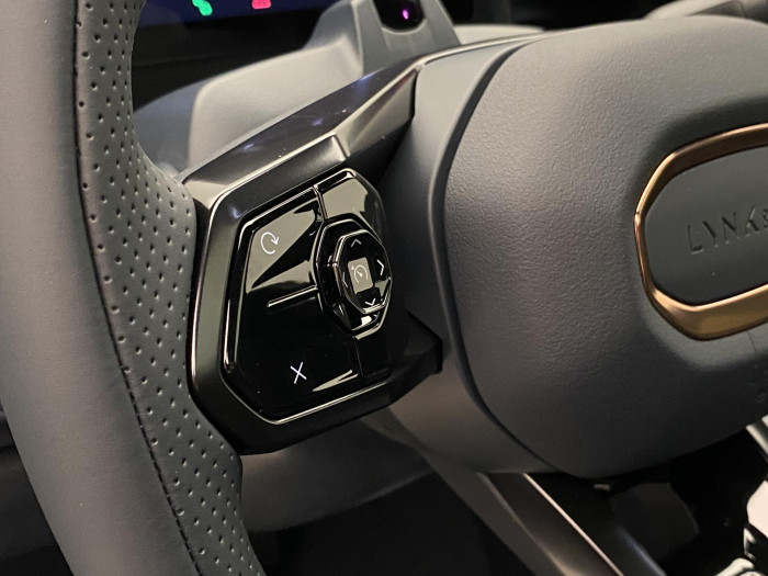 Lynk & Co 08 MORE PHEV