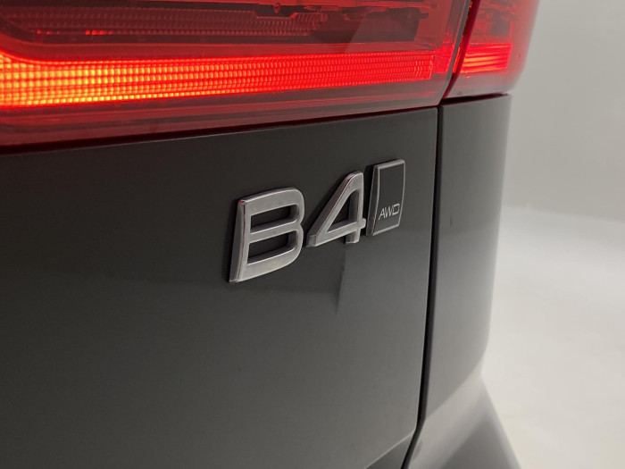 Volvo XC60 B4 AWD DARK PLUS AUT