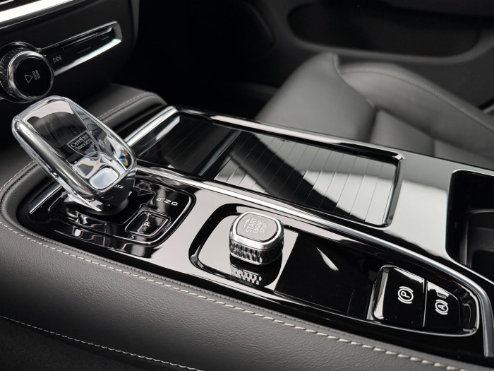Volvo V60 T6 AWD Plug-in DARK ULTRA