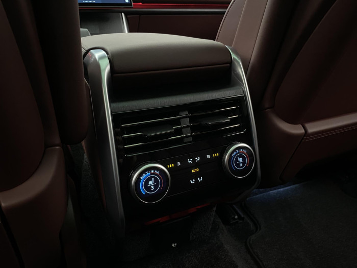 Land Rover Range Rover P550e AUTOBIOGRAPHY