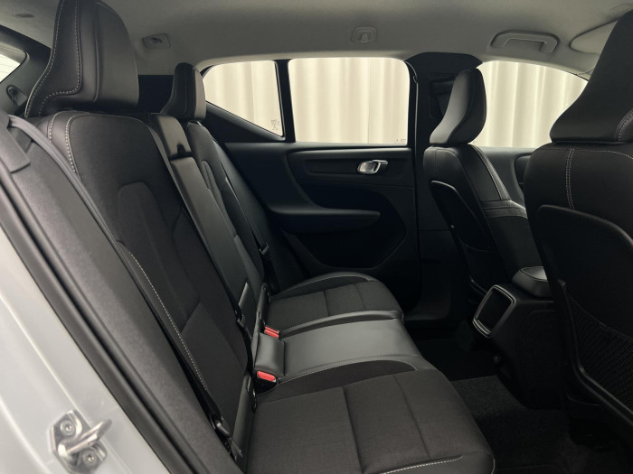 Volvo XC40 D4 AWD MOMENTUM PRO AUT CZ 2.0 d Momentum