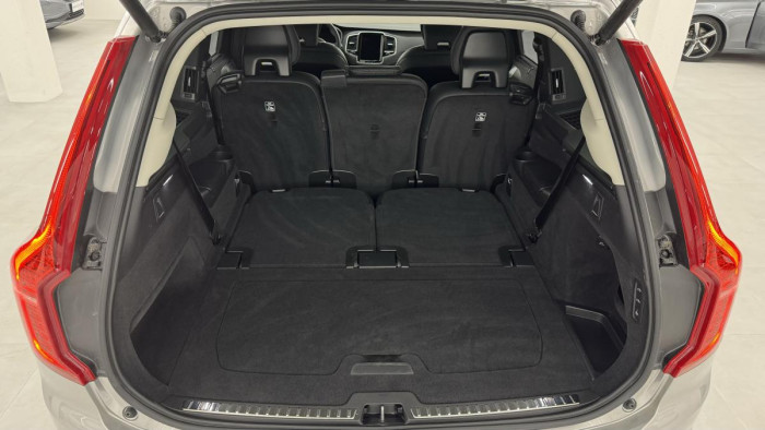 Volvo XC90 B5 AWD ULTIMATE REZERVACE