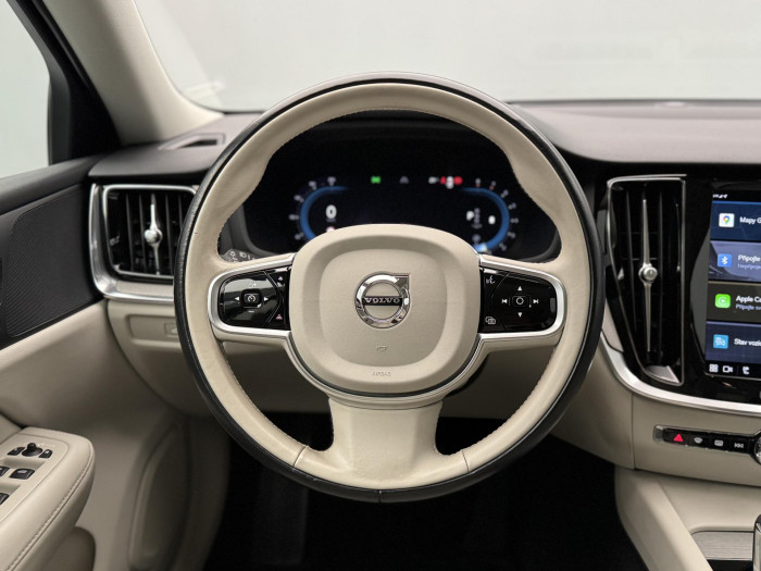 Volvo V60 B5 BRIGHT PLUS AUT REZERVACE