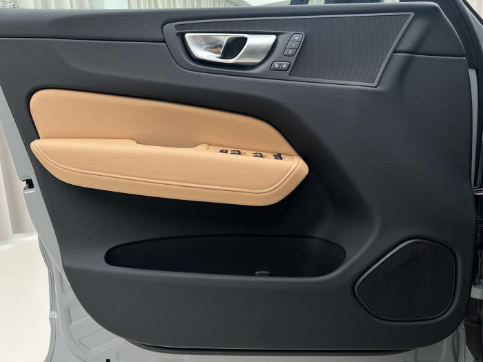 Volvo XC60 B4 AWD PLUS DARK AUT CZ