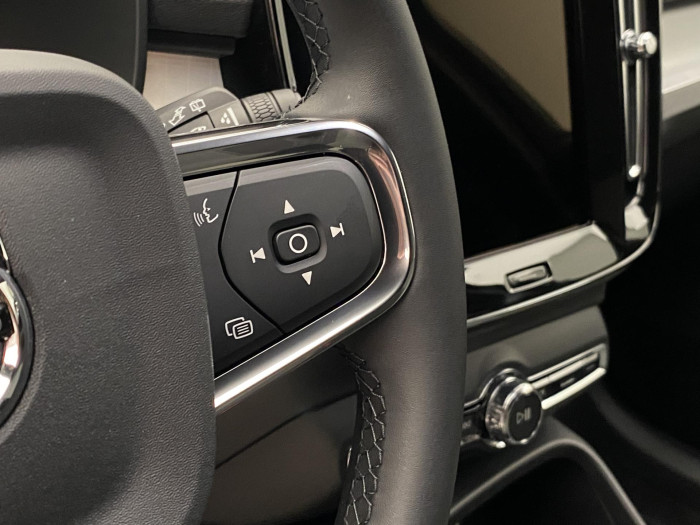 Volvo XC40 B3 AUT PLUS BLACK EDITION