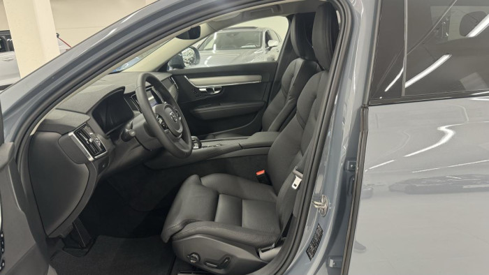 Volvo V90 CROSS COUNTRY B4 AWD REZERVACE