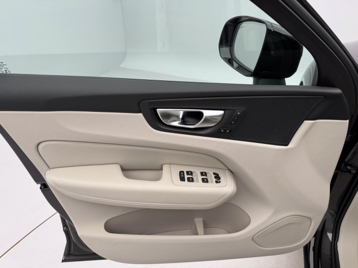 Volvo XC60 B5 AWD AUT DARK PLUS