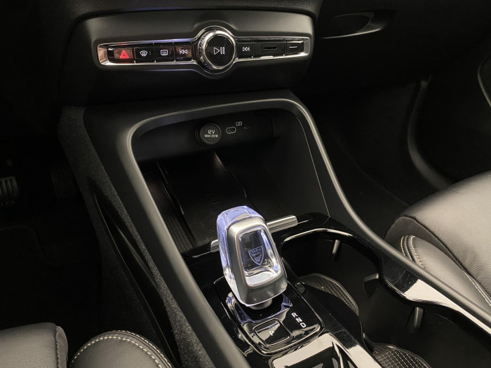 Volvo XC40 B4 AWD DARK ULTRA AUT CZ