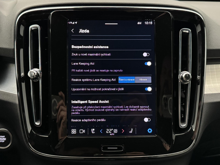 Volvo XC40 B3 PLUS DARK AUT CZ 1.maj