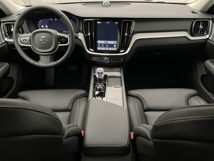 Volvo V60 B4 DARK PLUS AUT