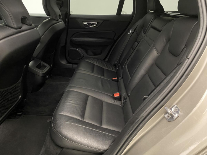 Volvo V60 B4 INSCRIPTION AUT REZERVACE
