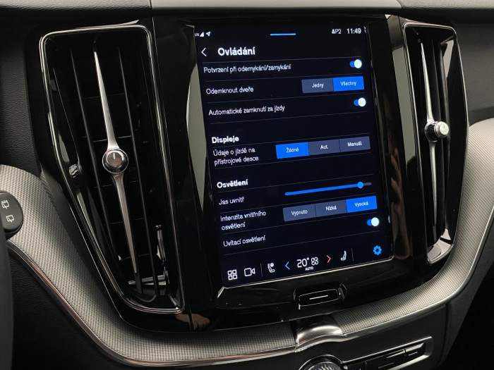 Volvo XC60 B4 AWD PLUS DARK AUT REZERVACE