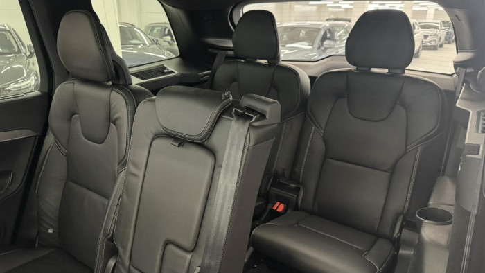 Volvo XC90 B5 AWD ULTIMATE DARK REZERVACE
