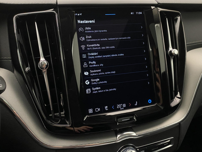 Volvo XC60 B4 AWD R-DESIGN AUT CZ